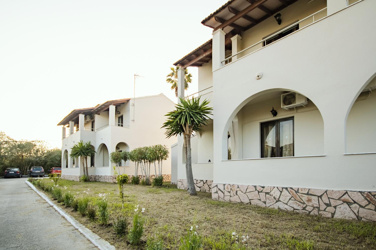 Appartement Parakladi Seaside Retreat à Lefkimi Extérieur photo