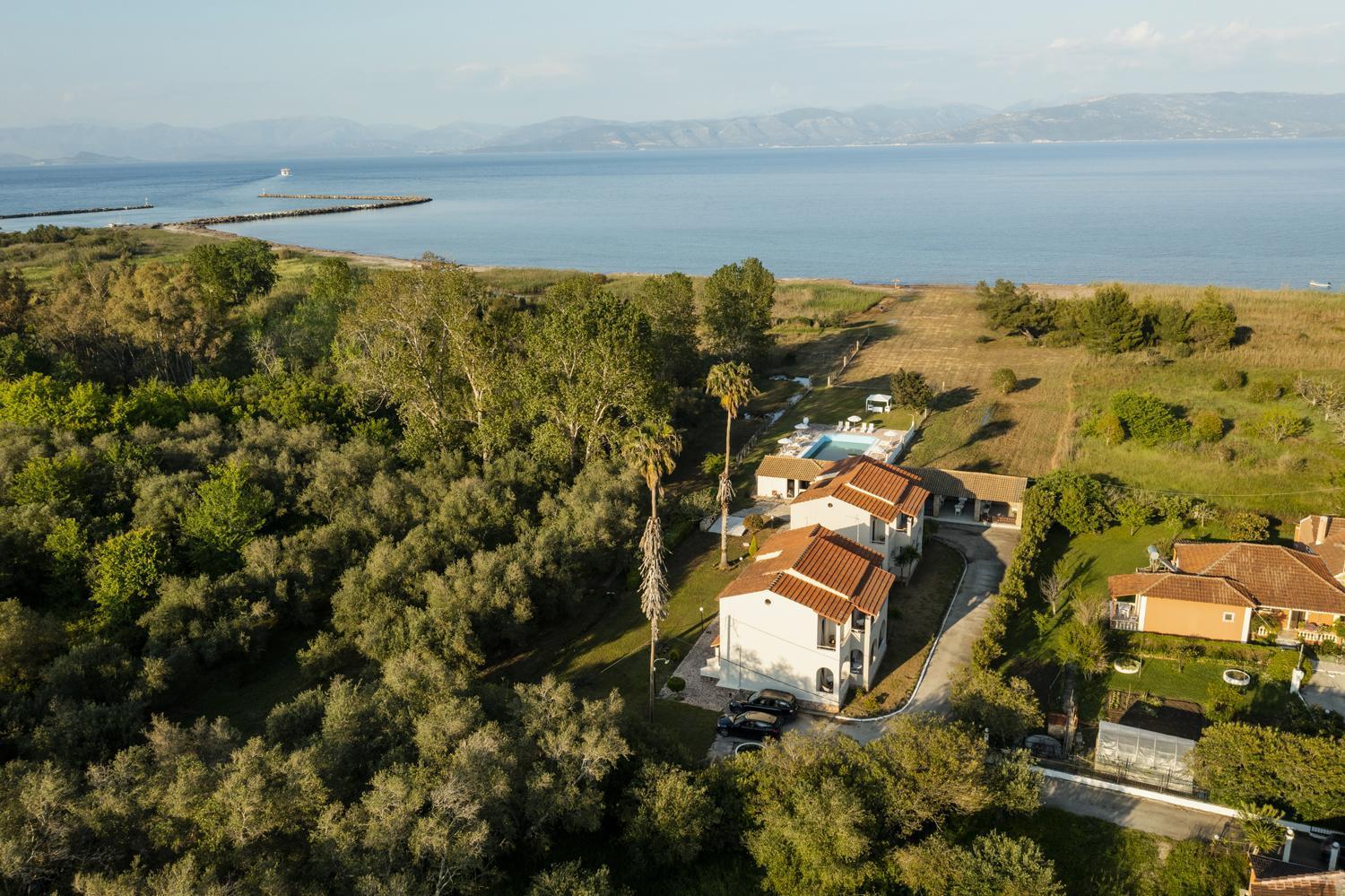 Appartement Parakladi Seaside Retreat à Lefkimi Extérieur photo